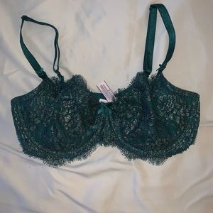 NWOT VS Evergreen Lace Bra